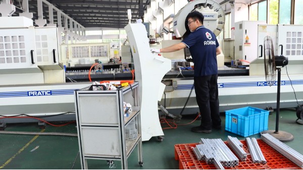 如何解決鋁型材在長期使用中的老化問題？